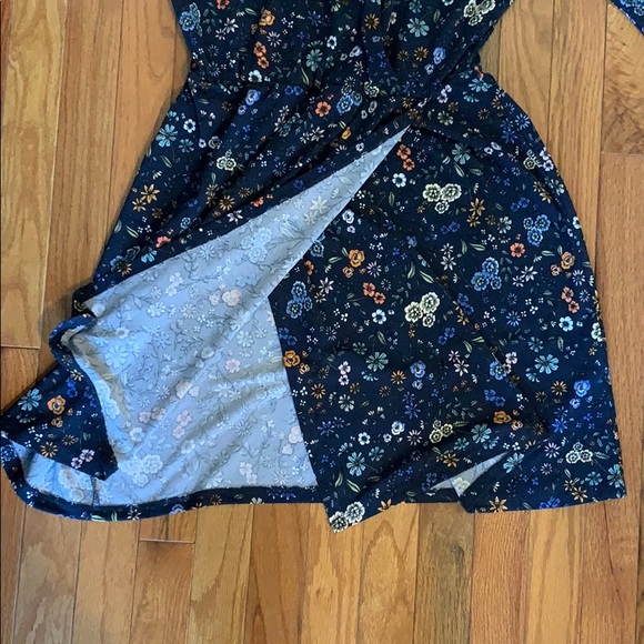 Cute floral dress perfect for spring and summer! - Picture 3 of 6